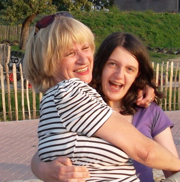 Corry met kleindochter Vela in de zomer van 2011