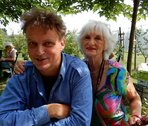 mama en ik bij de Hoenderik in de Betuwe